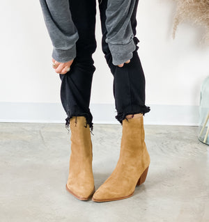 
                  
                    Caty Boot ((fawn))
                  
                