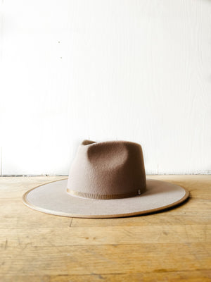 
                  
                    Billie Hat ((taupe))
                  
                