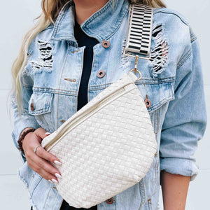 
                  
                    Woven Crossbody Bag ((cream))
                  
                