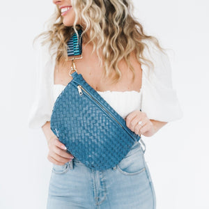 
                  
                    Woven Crossbody Bag ((blue))
                  
                