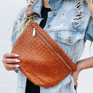 
                  
                    Woven Crossbody Bag ((cognac))
                  
                