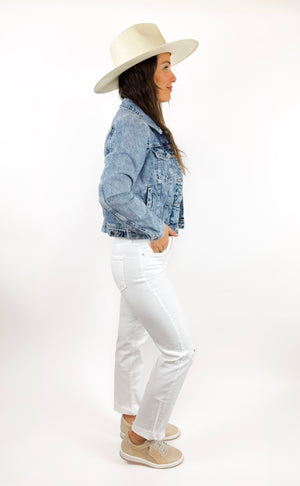 
                  
                    Weekender Jean (white)
                  
                