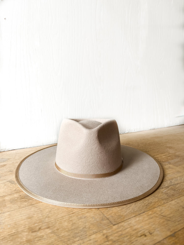 
                  
                    Billie Hat ((taupe))
                  
                