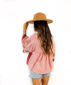 
                  
                    Sunbeam Blouse ((coral))
                  
                