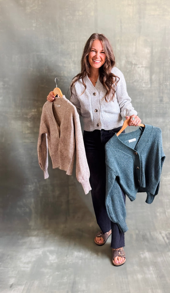 
                  
                    Manitou Cardigan (Oatmeal)
                  
                