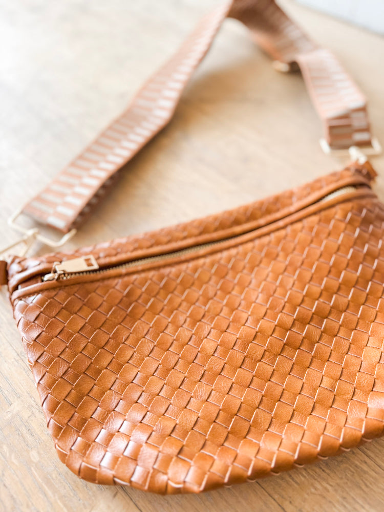 
                  
                    Woven Crossbody Bag ((cognac))
                  
                