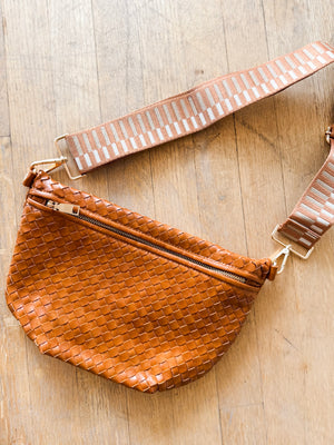 
                  
                    Woven Crossbody Bag ((cognac))
                  
                