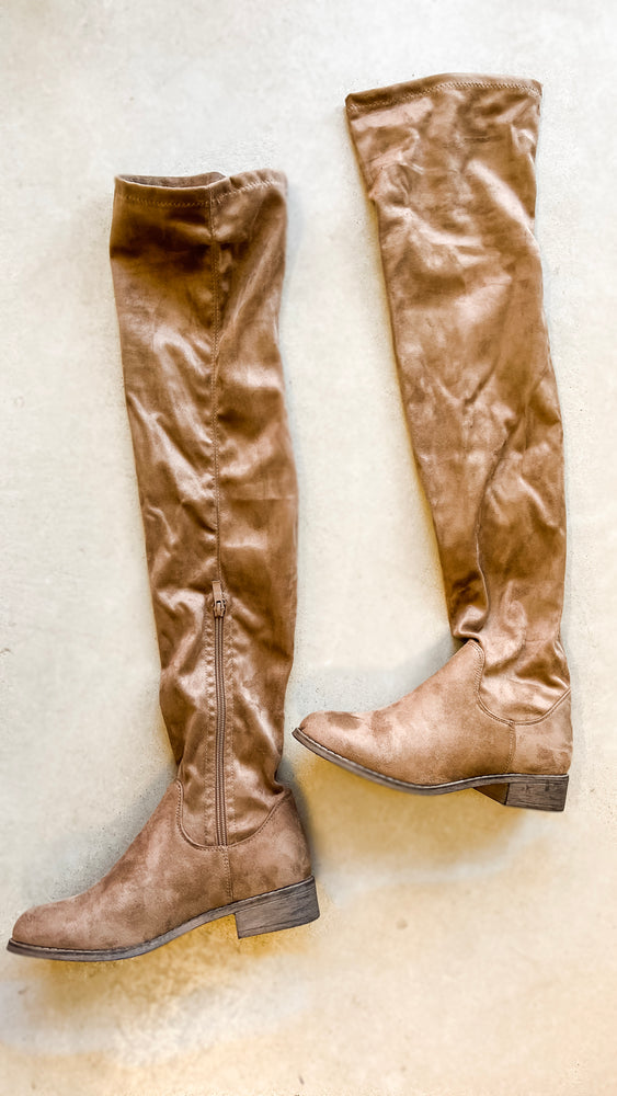 
                  
                    Alison Boot ((Taupe))
                  
                