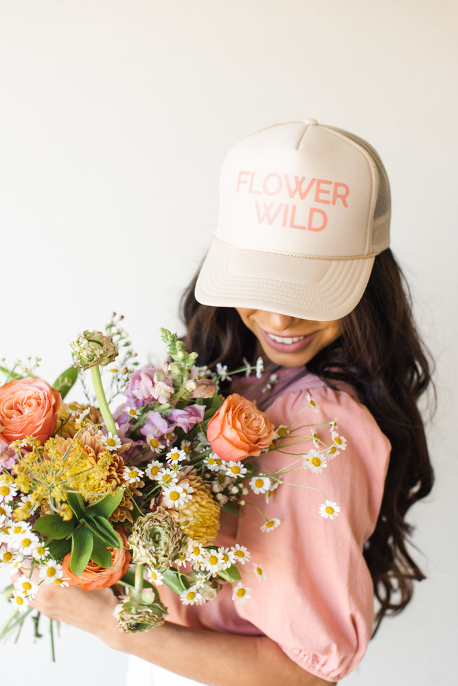 
                  
                    Flower Wild Trucker Hat ((khaki+peach)
                  
                