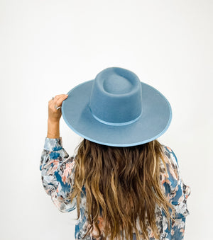 
                  
                    Billie Hat ((sky blue))
                  
                