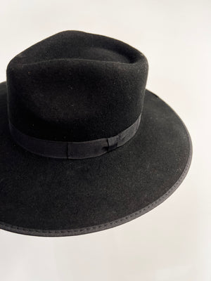 
                  
                    Clover Hat ((black))
                  
                